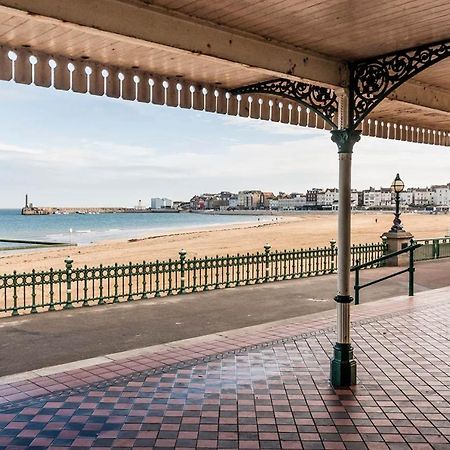 Cosy Coach House Garden Apartment By The Sea, Own Entrance Door, Garden Terrace With Exclusive Rear Door Access & Free Reserved Parking Space Only 2 Mtrs From Your Apt Door! Early Checkin From 3Pm And Late Check Out Till 11Am Available! Broadstairs Εξωτερικό φωτογραφία