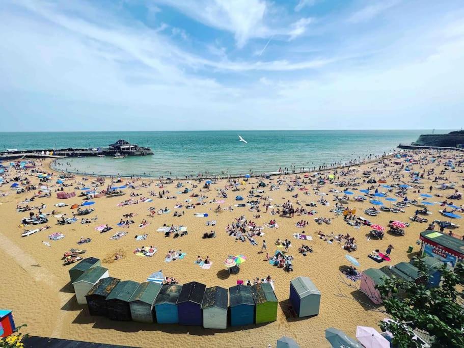 Cosy Coach House Garden Apartment By The Sea, Own Entrance Door, Garden Terrace With Exclusive Rear Door Access & Free Reserved Parking Space Only 2 Mtrs From Your Apt Door! Early Checkin From 3Pm And Late Check Out Till 11Am Available! Broadstairs Εξωτερικό φωτογραφία