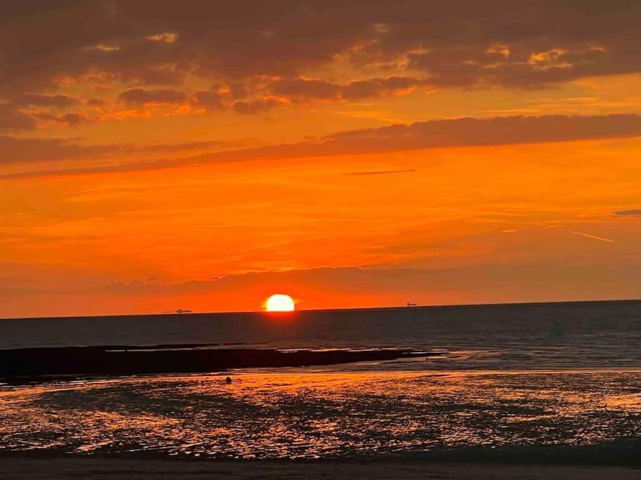 Cosy Coach House Garden Apartment By The Sea, Own Entrance Door, Garden Terrace With Exclusive Rear Door Access & Free Reserved Parking Space Only 2 Mtrs From Your Apt Door! Early Checkin From 3Pm And Late Check Out Till 11Am Available! Broadstairs Εξωτερικό φωτογραφία