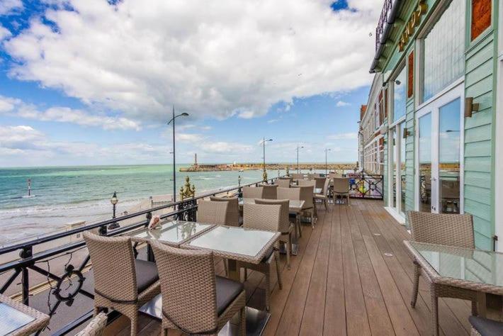 Cosy Coach House Garden Apartment By The Sea, Own Entrance Door, Garden Terrace With Exclusive Rear Door Access & Free Reserved Parking Space Only 2 Mtrs From Your Apt Door! Early Checkin From 3Pm And Late Check Out Till 11Am Available! Broadstairs Εξωτερικό φωτογραφία