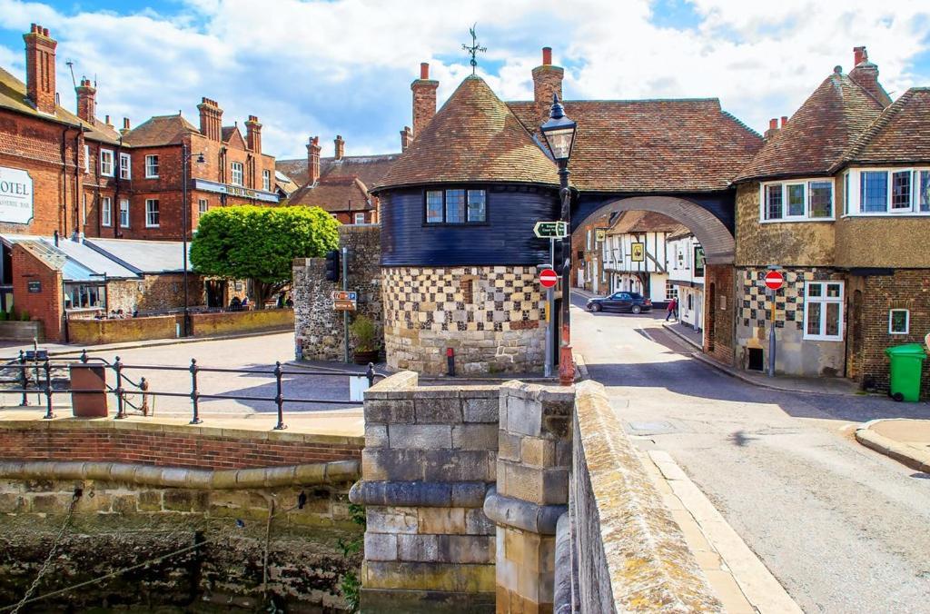 Cosy Coach House Garden Apartment By The Sea, Own Entrance Door, Garden Terrace With Exclusive Rear Door Access & Free Reserved Parking Space Only 2 Mtrs From Your Apt Door! Early Checkin From 3Pm And Late Check Out Till 11Am Available! Broadstairs Εξωτερικό φωτογραφία